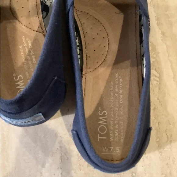 Toms Classic Navy Canvas Slip On Shoes, 7.5 - Picture 7 of 9